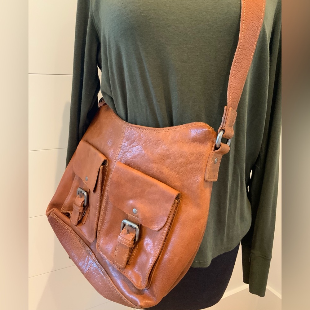 Spikes & Sparrow Tan Leather Crossbody Messenger Bag NWOT